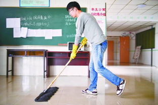 南昌大学撤掉保洁员 党员班干部带头扫厕所